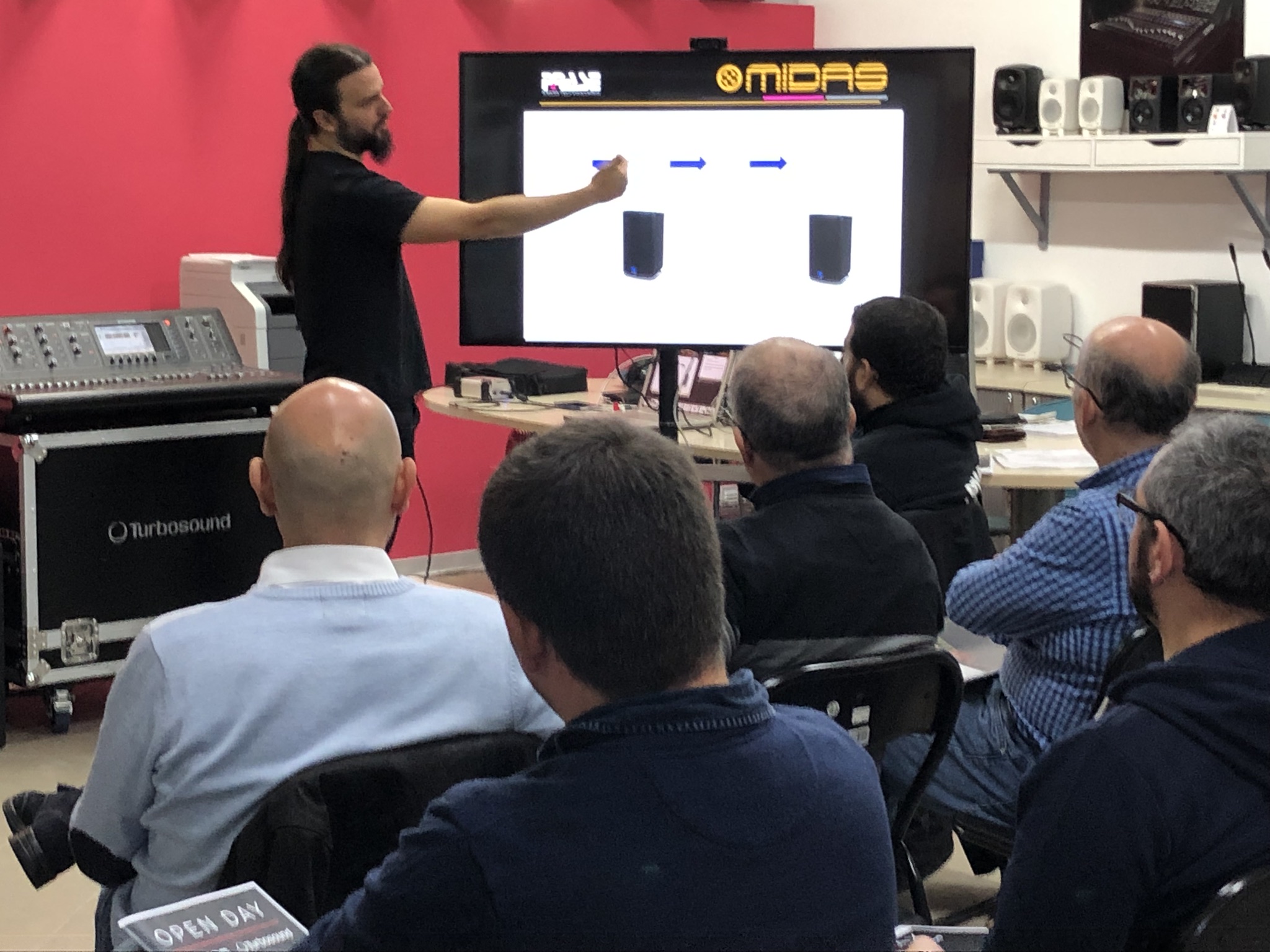 DACA6E7F-C203-4E3E-91ED-D3DDE921525B